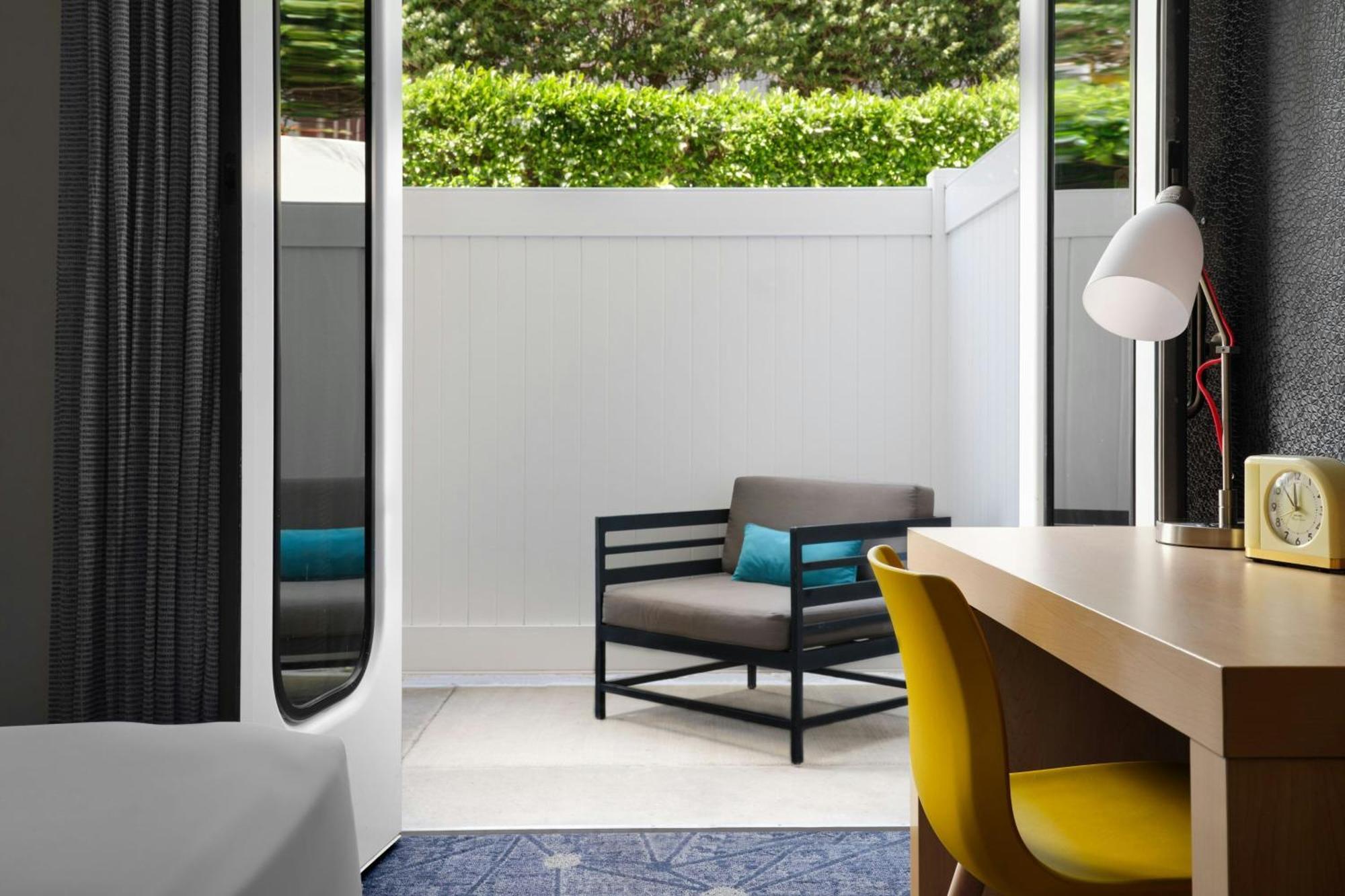 Aloft - Angeles Airport Hotel