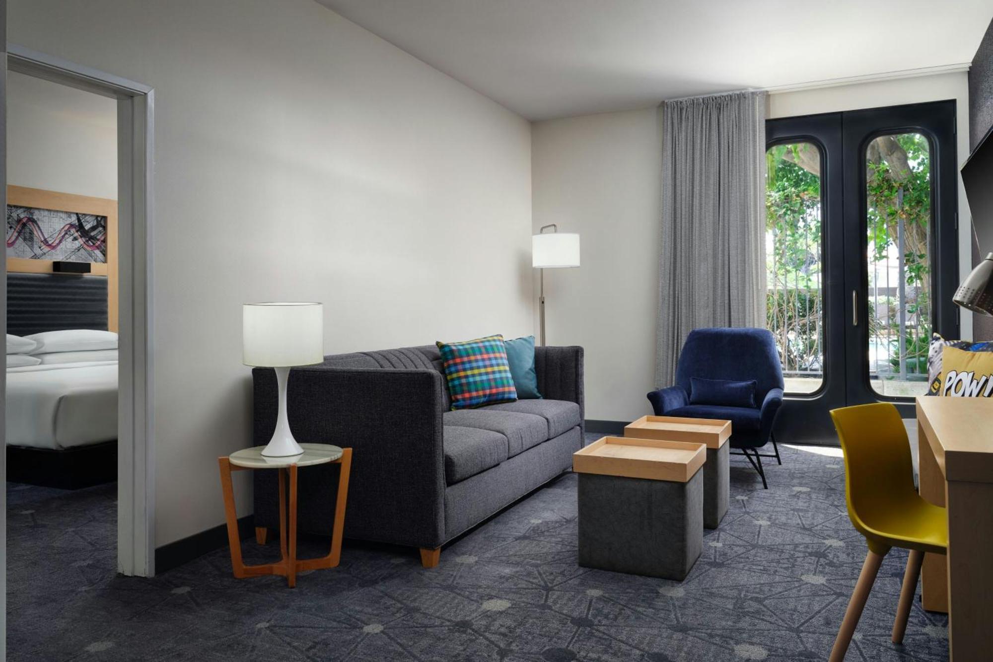 Hotel Aloft - Angeles Airport 3*
